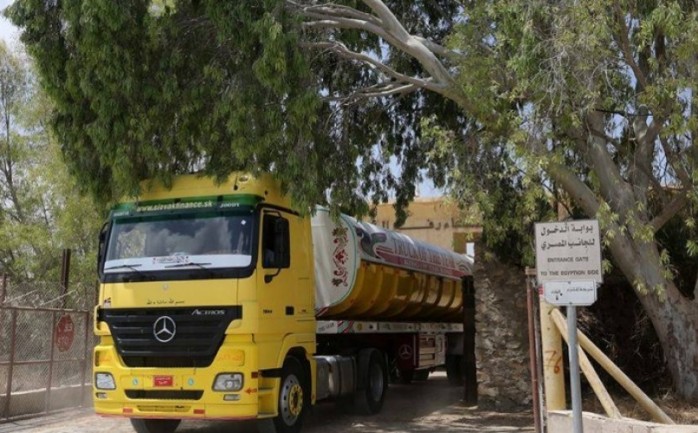 إدخال شاحنات محملة بالوقود المصري إلى قطاع غزة (أرشيف)